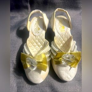 Disney Rapunzel wedding shoes with ‘pearls’ size 13/1